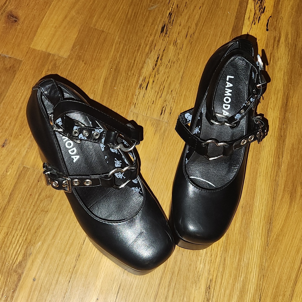 Platform heels - Picture 2 of 2